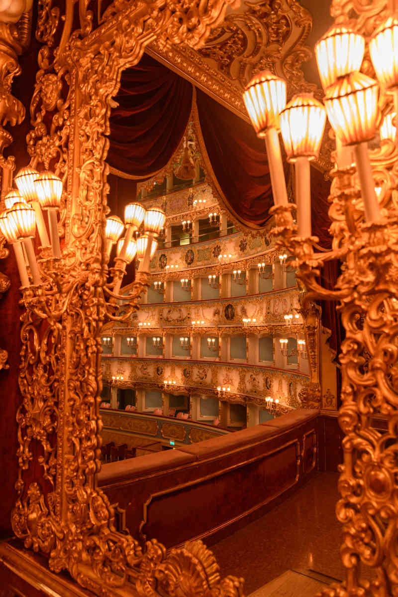 Italia - Venecia 141 - teatro La Fenice.jpg